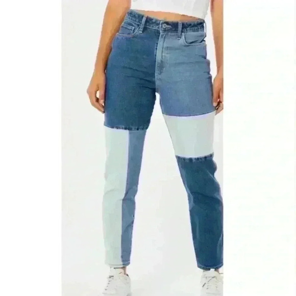 HOLLISTER | Ultra High-Rise Patchwork Mom Jeans - Picture 5 of 8